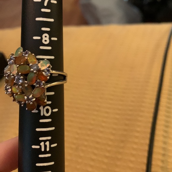 Beautiful Opal Ring. Size 9 - Picture 9 of 12
